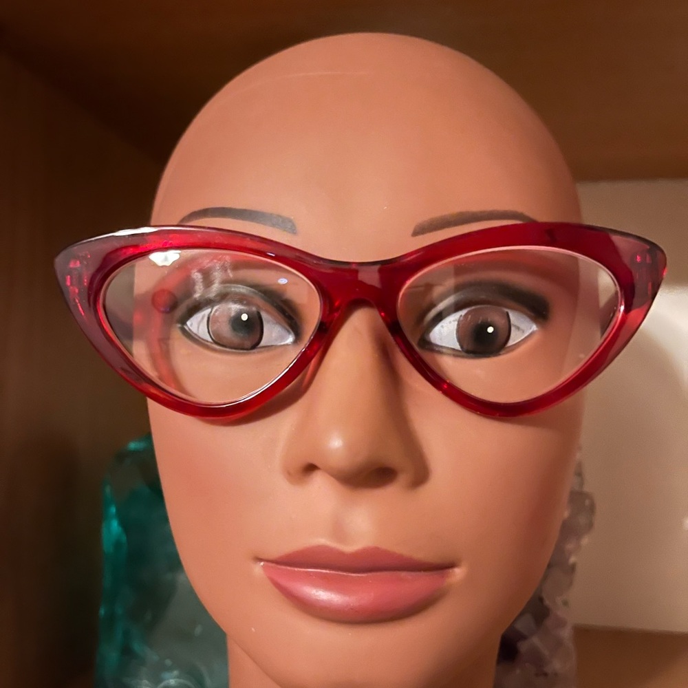 Betsey Johnson Cat Eye Readers +2.00